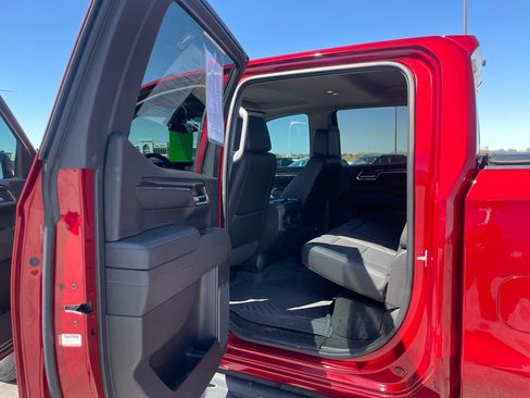 Used 2022 Chevrolet Silverado 1500 LT Trail Boss w/ LT Trail Boss Premium Package AWD/4WD image 11