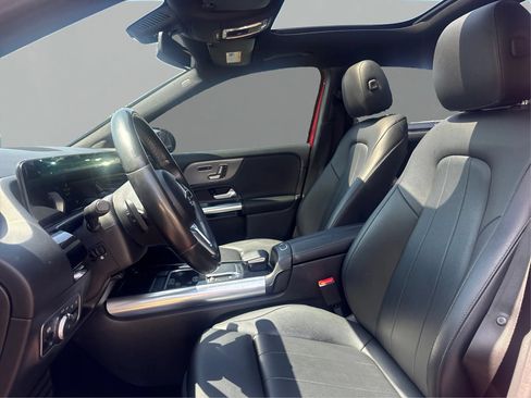 Used 2021 Mercedes-Benz GLA 250 4MATIC w/ Premium Package image 9