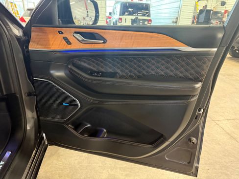 Used 2022 Jeep Grand Cherokee Summit AWD/4WD image 5