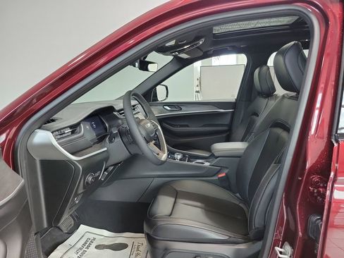 New 2025 Jeep Grand Cherokee L Limited w/ Black Appearance Package AWD/4WD image 14