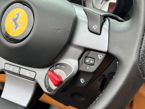 Used 2019 Ferrari Portofino RWD image 29