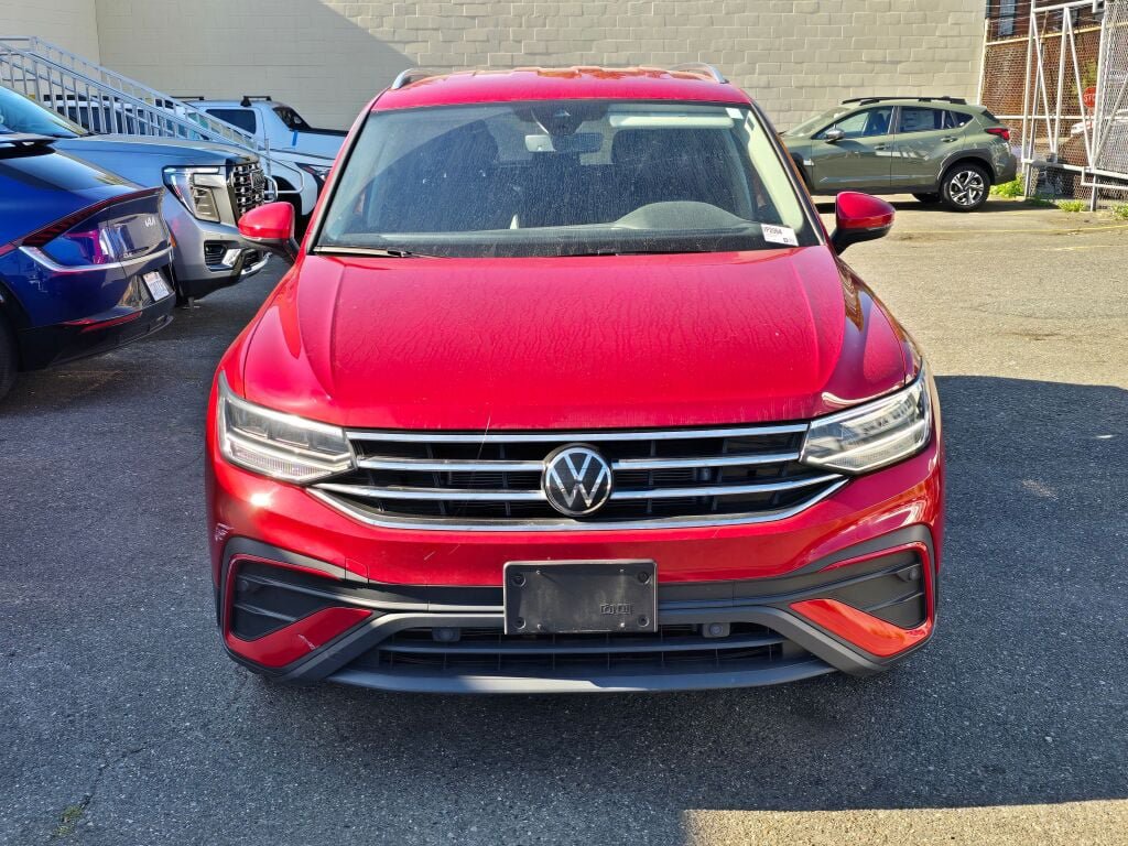 Used 2024 Volkswagen Tiguan SE AWD/4WD image 2