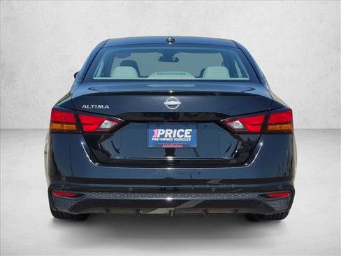 Used 2025 Nissan Altima 2.5 SV FWD image 7