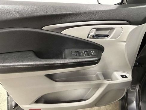 Used 2019 Honda Ridgeline RT image 12