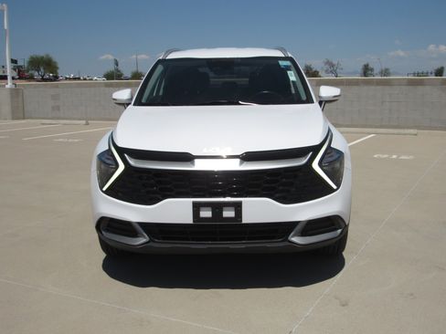 Used 2023 Kia Sportage EX image 3
