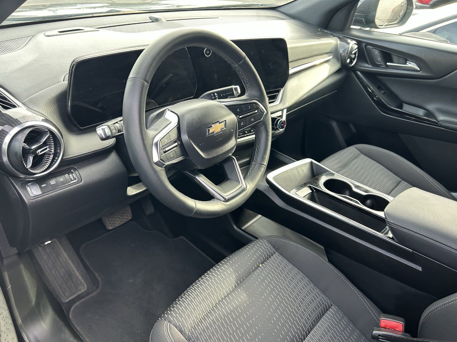 Used 2025 Chevrolet Equinox LT AWD/4WD image 10