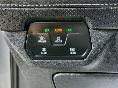 Used 2026 Volkswagen Atlas Cross Sport SE FWD image 9