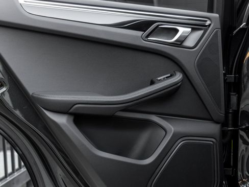 Certified 2026 Porsche Macan AWD/4WD image 32