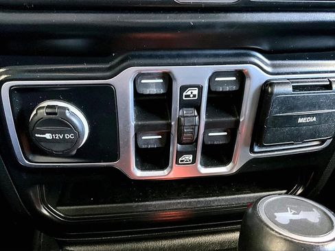 Used 2021 Jeep Wrangler Unlimited Sahara image 16