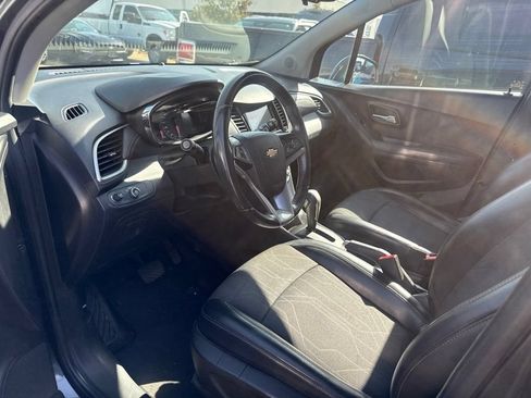 Used 2018 Chevrolet Trax LT w/ LT Convenience Package FWD image 8