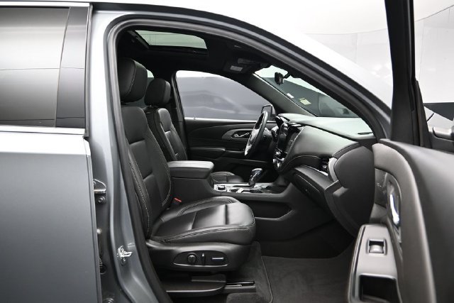 Used 2023 Chevrolet Traverse LT w/ LT Premium Package AWD/4WD image 25