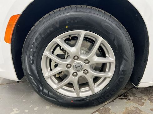 Used 2025 Chrysler Pacifica Select FWD image 27