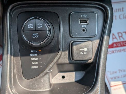 Used 2018 Jeep Compass Trailhawk w/ Leather Interior Group AWD/4WD image 24