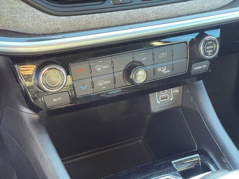 Used 2022 Jeep Compass Latitude image 21