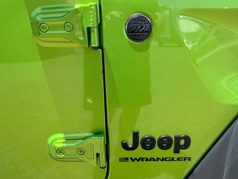 Used 2025 Jeep Wrangler Sport AWD/4WD image 32