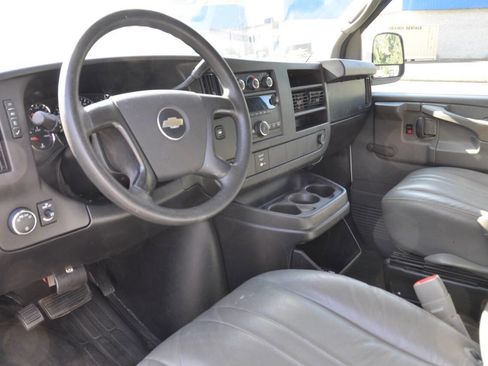 Used 2009 Chevrolet Express 2500 RWD image 13