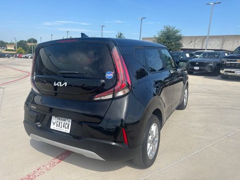 Used 2024 Kia Soul LX w/ Option Group 015 FWD image 13
