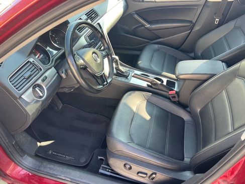 Used 2019 Volkswagen Passat 2.0T Wolfsburg w/ Wheels & Sunroof Package FWD image 4