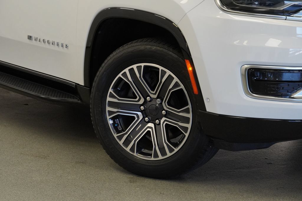 Used 2023 Jeep Wagoneer 4WD w/ Premium Group I image 9