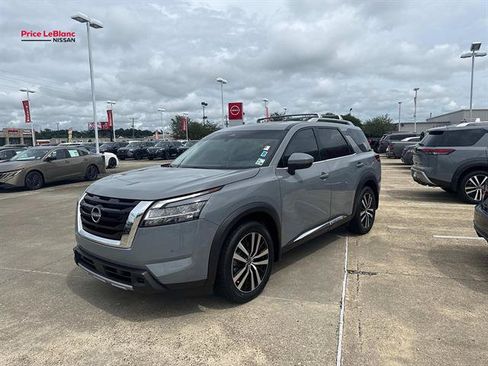 Used 2024 Nissan Pathfinder Platinum w/ Cargo Package FWD image 3