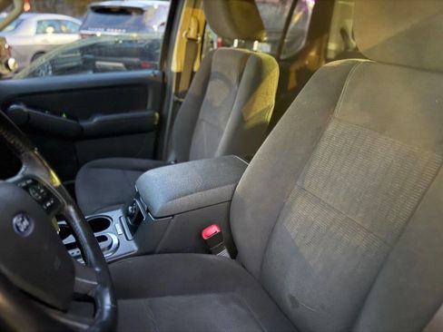 Used 2010 Ford Explorer Sport Trac XLT image 11
