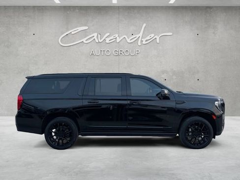 Used 2022 GMC Yukon XL Denali w/ Advanced Technology Package image 17