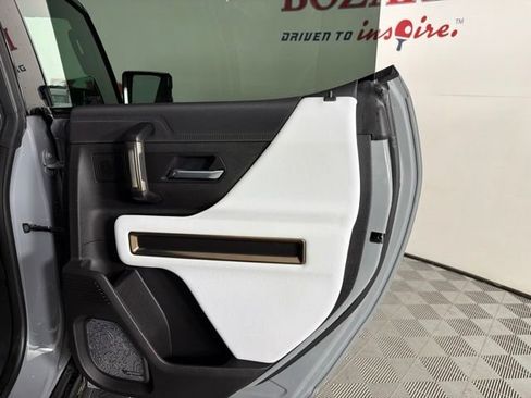 Used 2025 GMC Hummer EV 3X AWD/4WD image 40