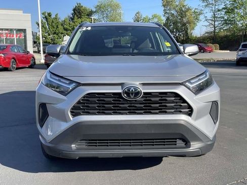 Used 2024 Toyota RAV4 XLE FWD image 8