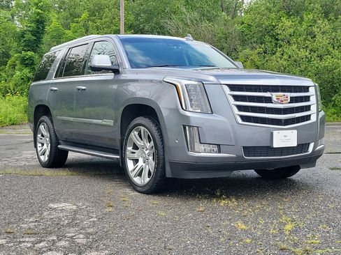 Used 2018 Cadillac Escalade Luxury AWD/4WD image 3