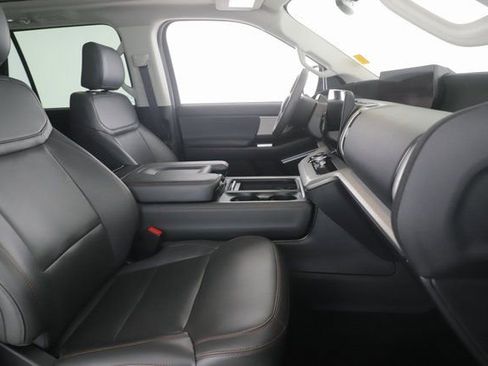 Used 2025 Ford Expedition Active image 34