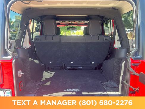 Used 2016 Jeep Wrangler Unlimited Sahara w/ Connectivity Group AWD/4WD image 27