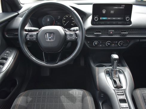 Used 2025 Honda HR-V Sport image 17