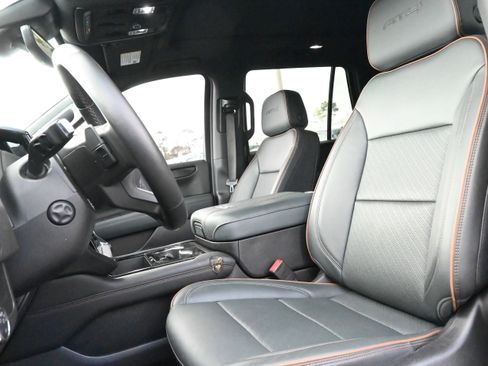 Used 2025 GMC Yukon AT4 w/ AT4 Premium Package image 14