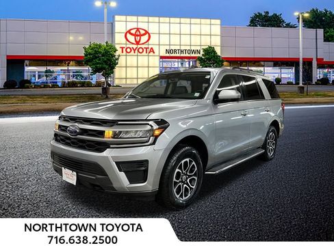 Used 2023 Ford Expedition XLT image 1