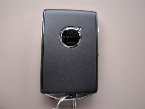 New 2026 Volvo XC90 B6 Plus w/ Protection Package Premier image 28