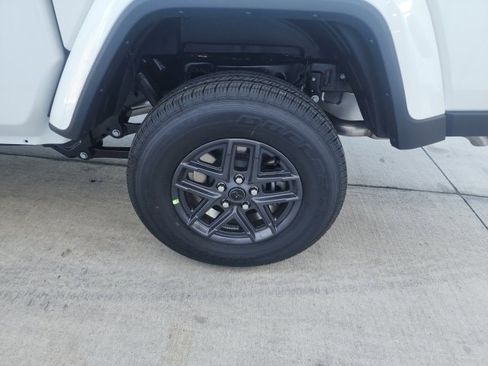 New 2025 Jeep Gladiator Sport image 21