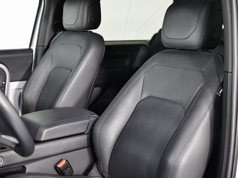 Used 2023 Land Rover Defender 90 S image 21