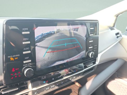Used 2023 Toyota Sienna XLE FWD image 18