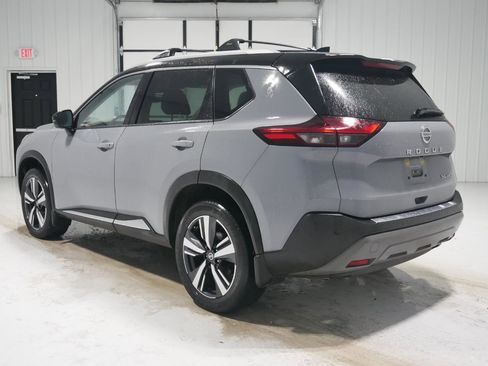 Used 2021 Nissan Rogue SL w/ Premium Package image 7