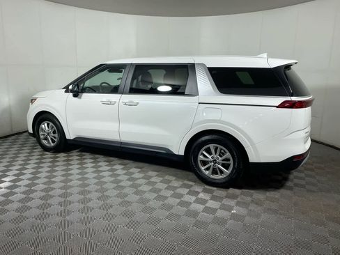 Used 2024 Kia Carnival LX image 12