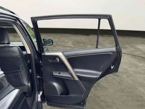 Used 2015 Toyota RAV4 Limited AWD/4WD image 18