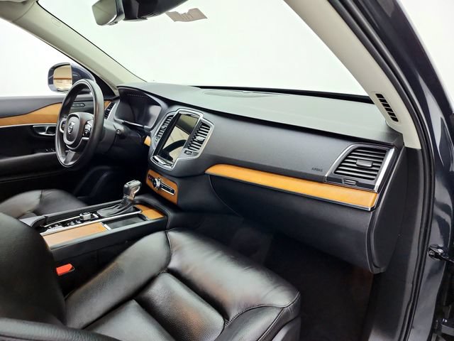 Used 2021 Volvo XC90 T6 Momentum w/ Climate Package AWD/4WD image 17
