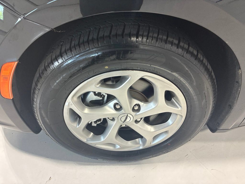Used 2023 Chrysler Pacifica Limited FWD image 12