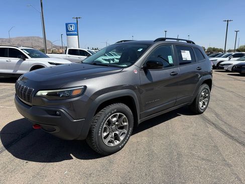 Used 2022 Jeep Cherokee Trailhawk w/ Comfort/Convenience Group AWD/4WD image 1