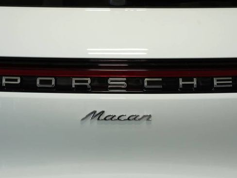 Certified 2025 Porsche Macan AWD/4WD image 38