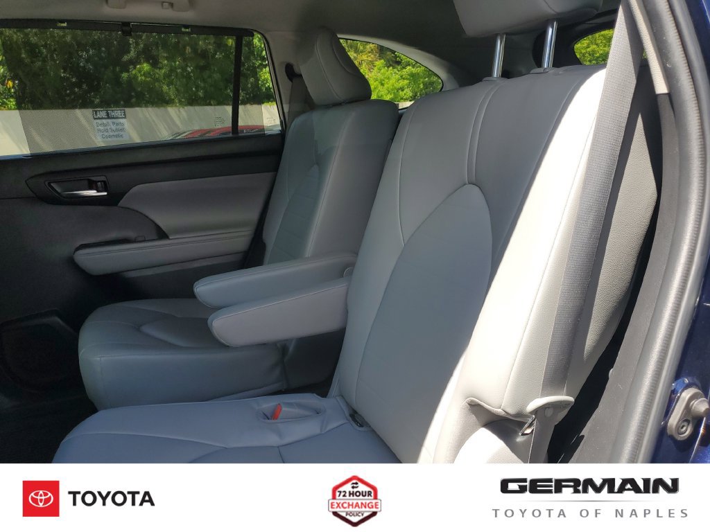 Used 2022 Toyota Highlander XLE AWD/4WD image 21