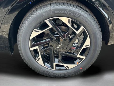 New 2025 Kia Sportage SX FWD image 11