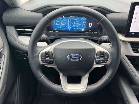 Used 2026 Ford Explorer Active AWD/4WD image 18