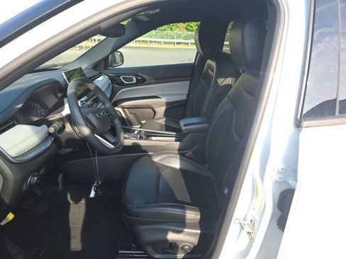 Used 2025 Jeep Compass Limited AWD/4WD image 6