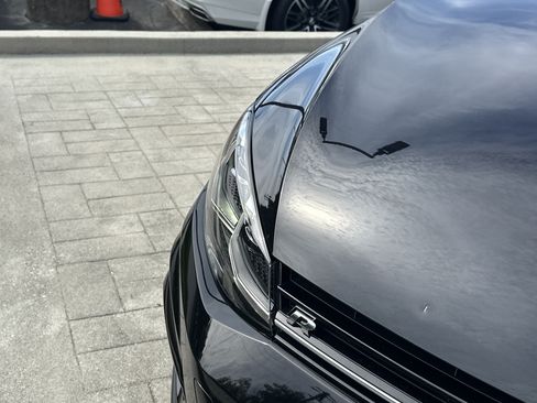 Used 2018 Volkswagen Golf R 4-Door AWD/4WD image 11